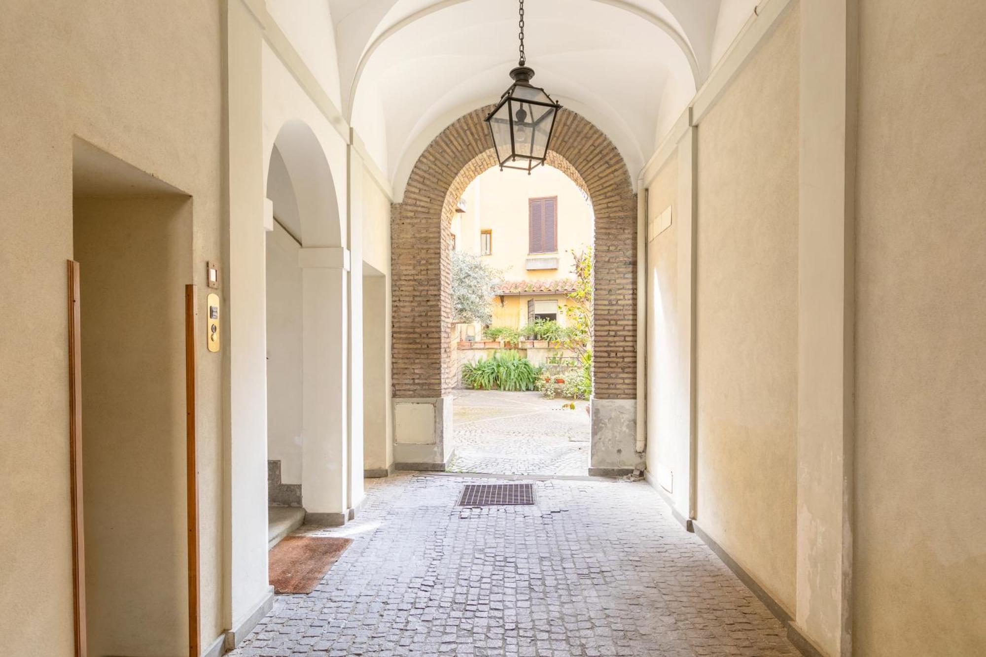 Quiet Trevi Fountain Apartment With Patio And Backyard Rom Exteriör bild